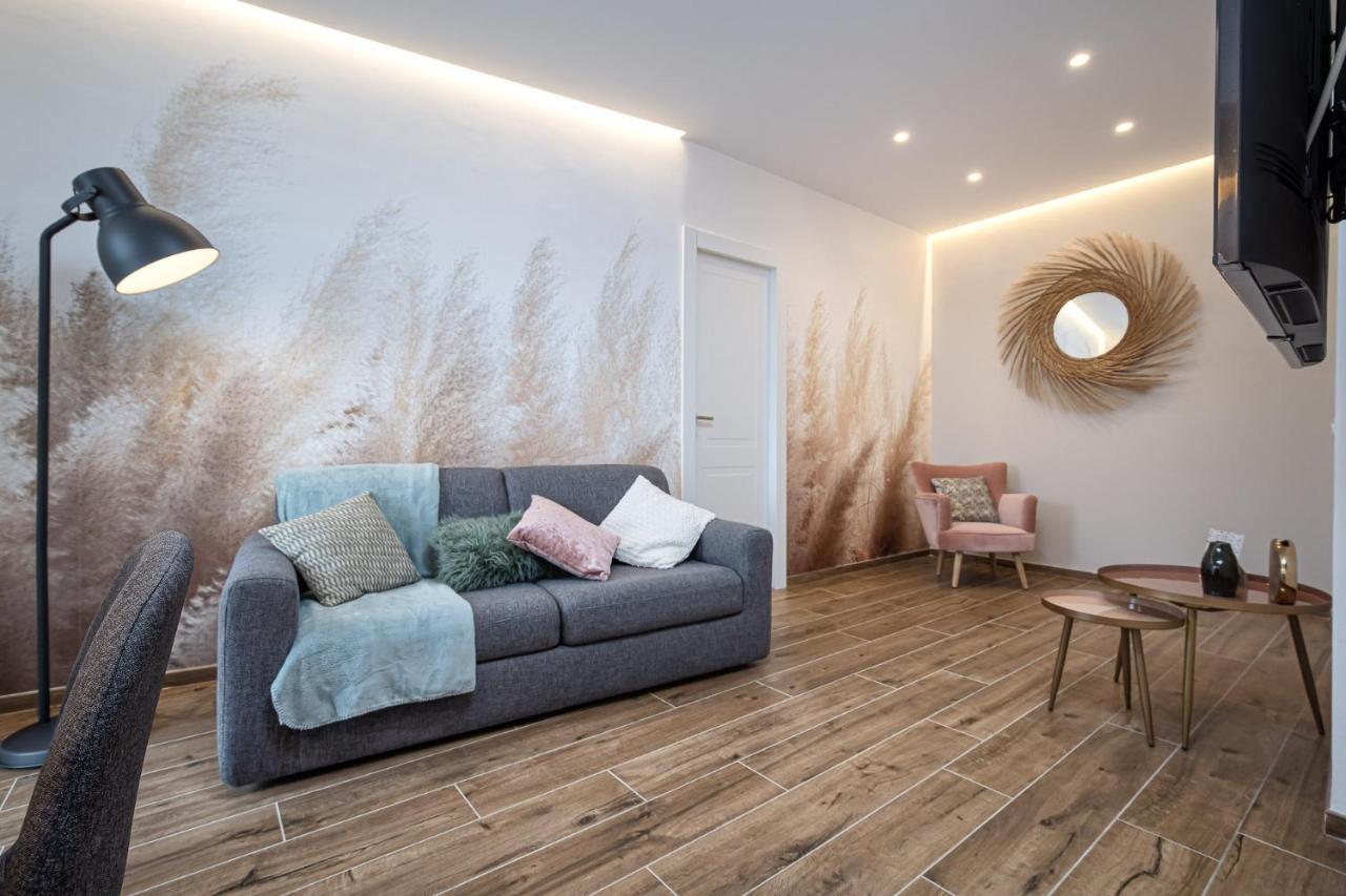Casa Checca Appartamenti Per Vacanze Caprarola Exterior foto
